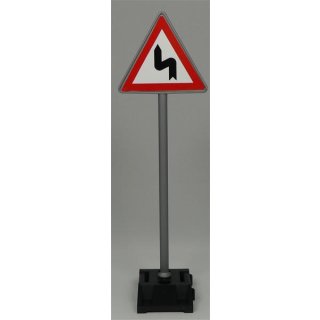 Verkehrsschild 105 Doppelkurve  zunächst links 1:16 Kunststoff Bruder bworld 62007